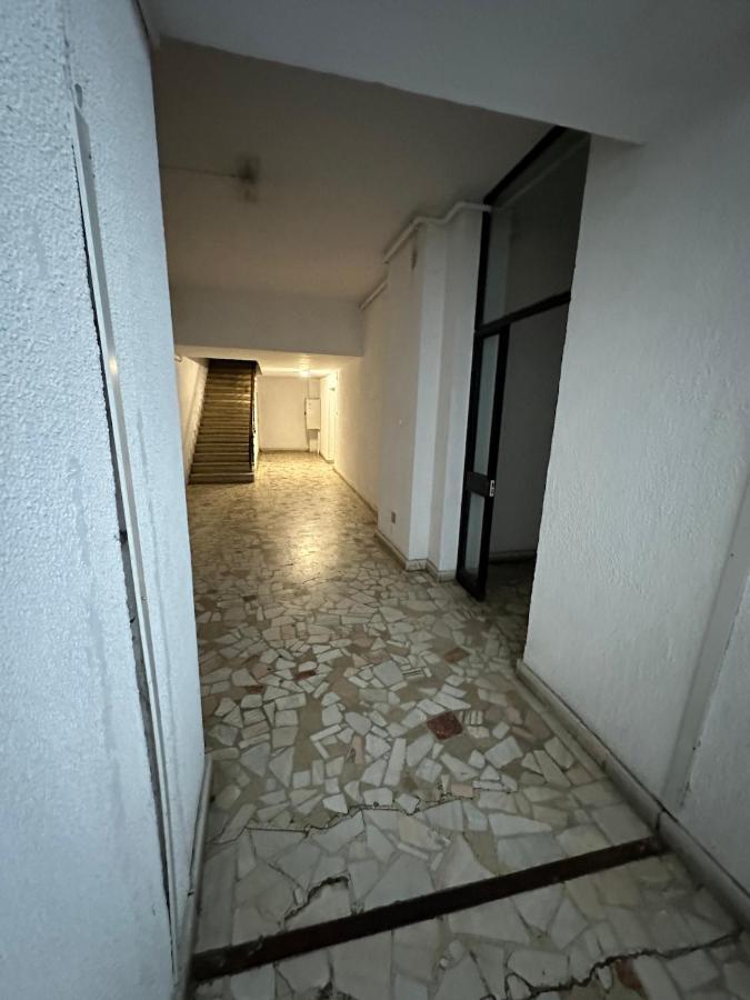 Unirii Lake Tribunal Bukarest Exteriör bild