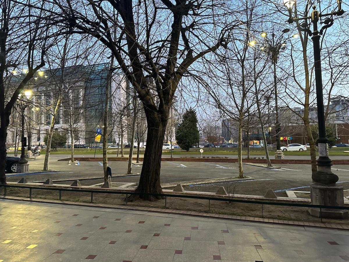Unirii Lake Tribunal Bukarest Exteriör bild