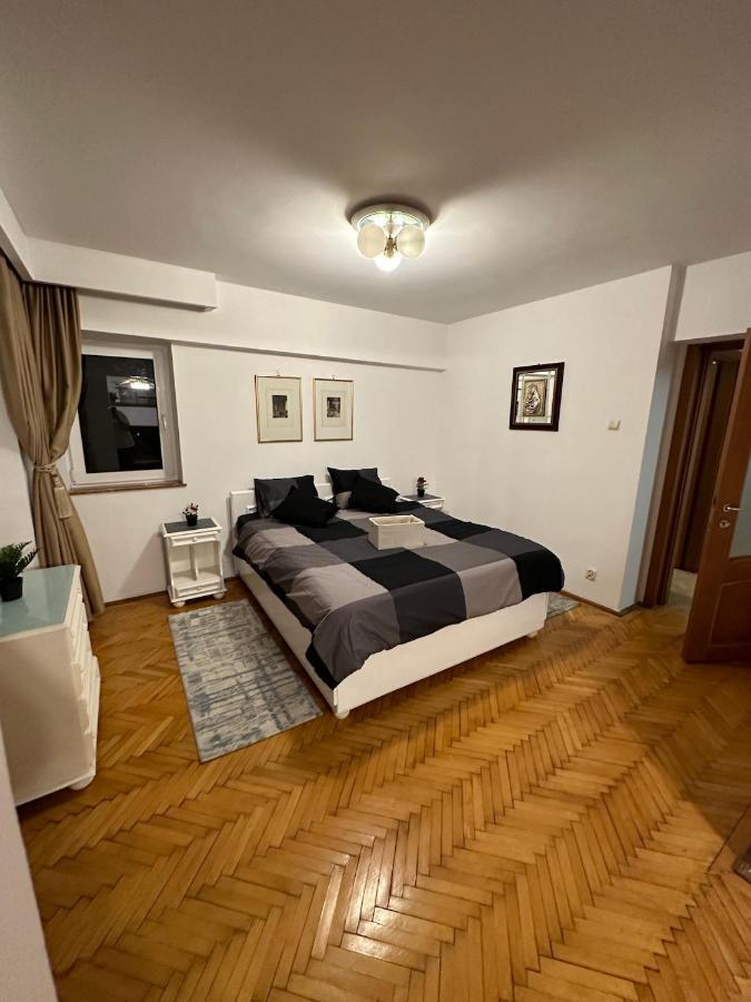 Unirii Lake Tribunal Bukarest Exteriör bild